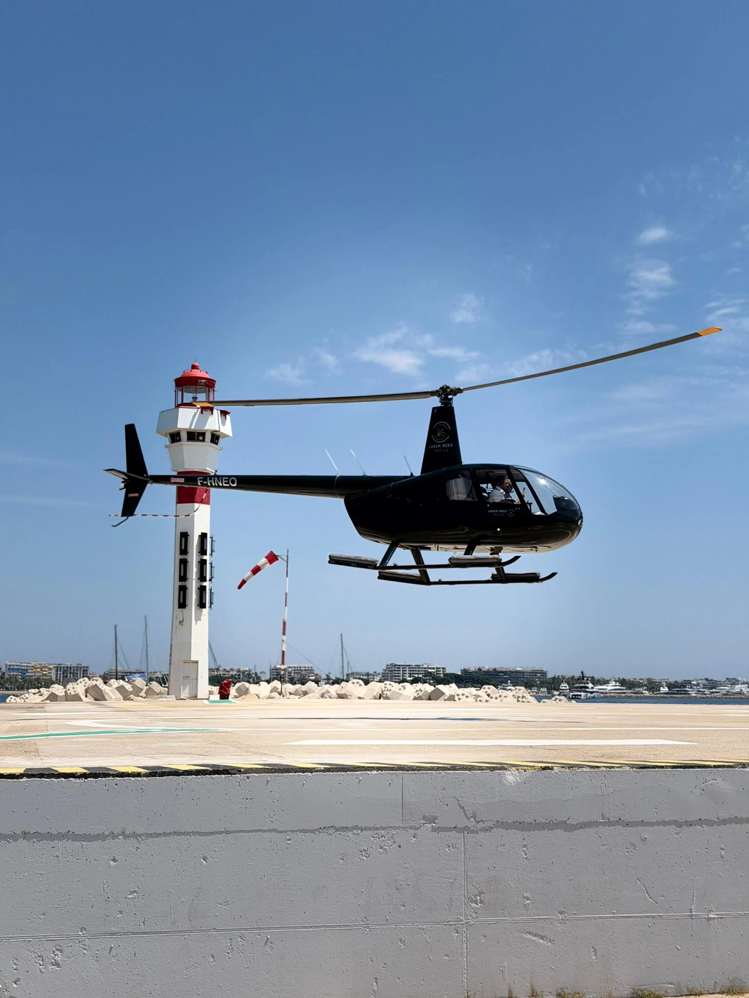 Robinson R44 (2/3)