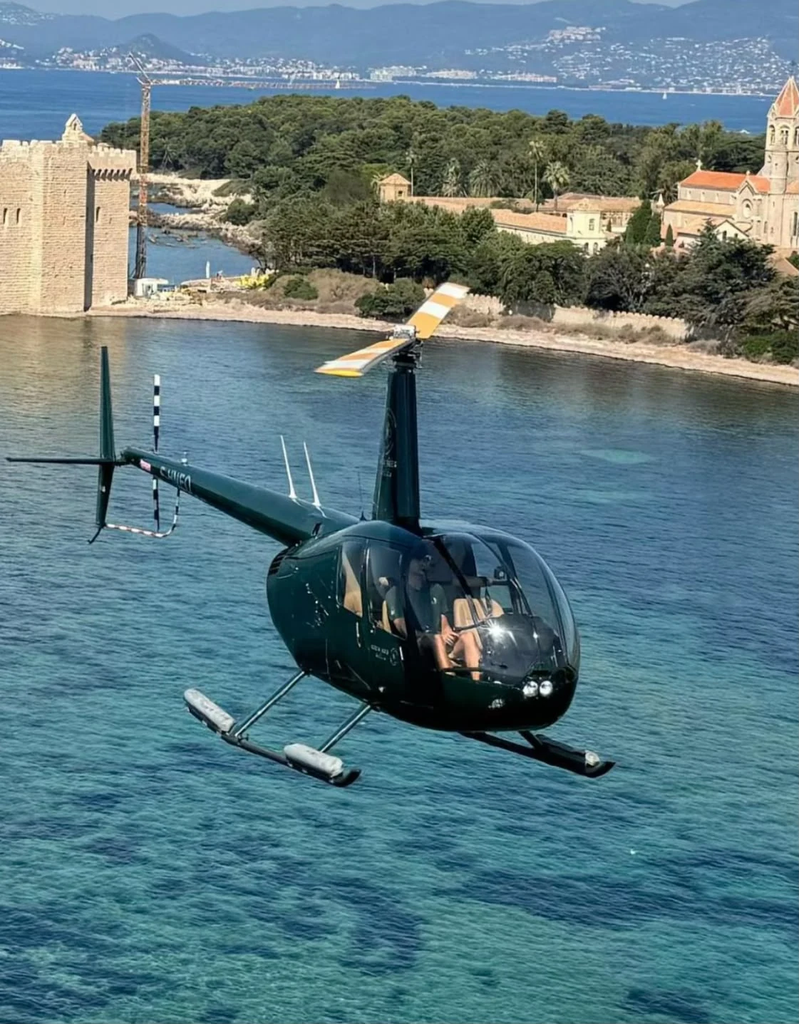 Robinson R44 (1/3)